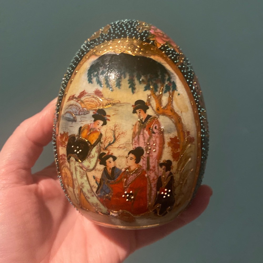 Vintage Satsuma Moriage Style Egg Hand Painted Geisha Floral Gold 4” H